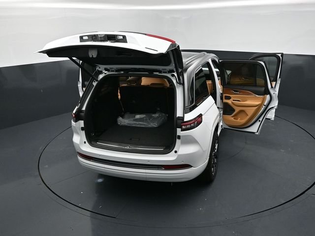 New 2026 Bright White Clear-Coat Exterior Paint Jeep Summit image 29