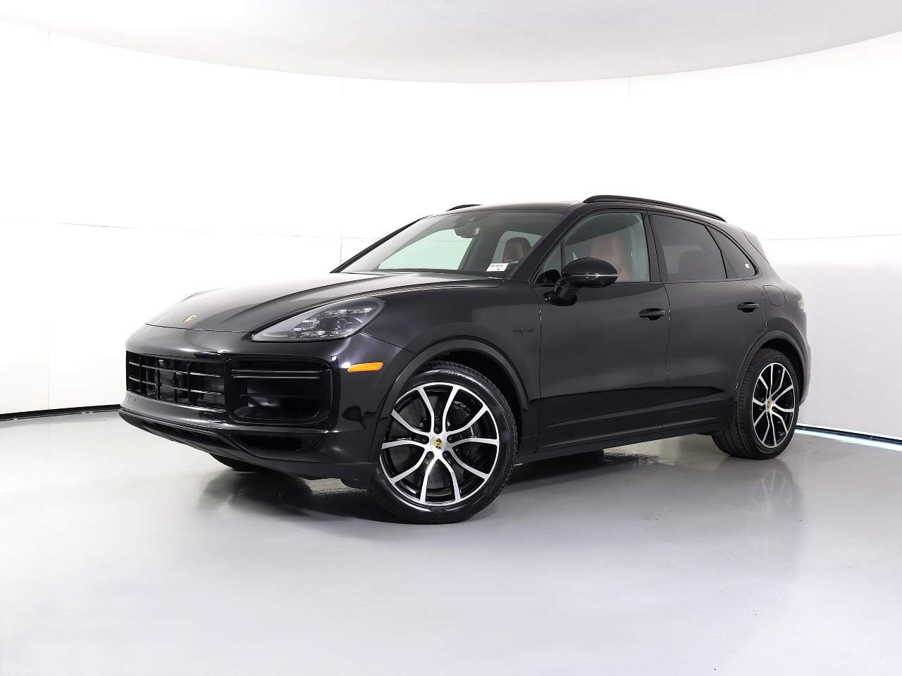 2023 Porsche Cayenne Turbo S E-Hybrid's photo