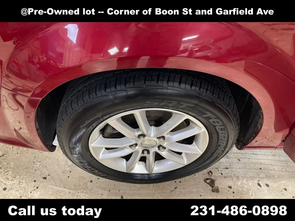 Used 2014 Red Dodge SXT image 11