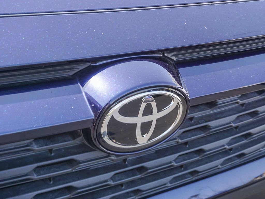 Used 2023  Toyota XLE Premium image 11