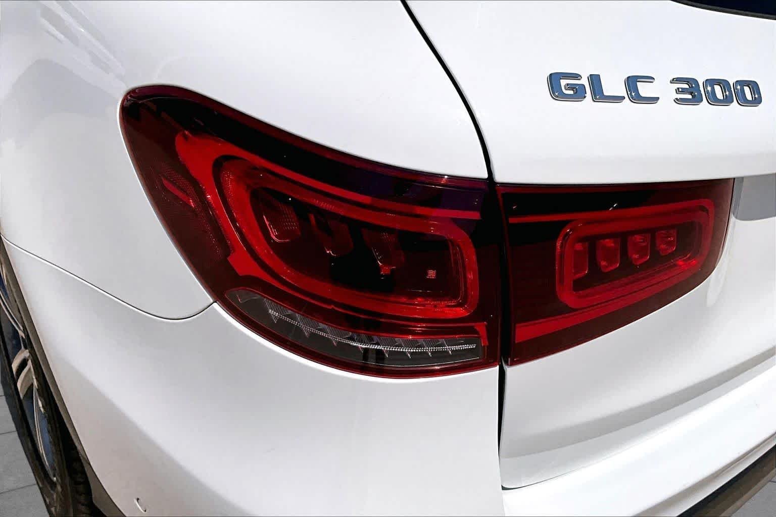 Used 2022 Polar White Mercedes-Benz GLC 300 image 27
