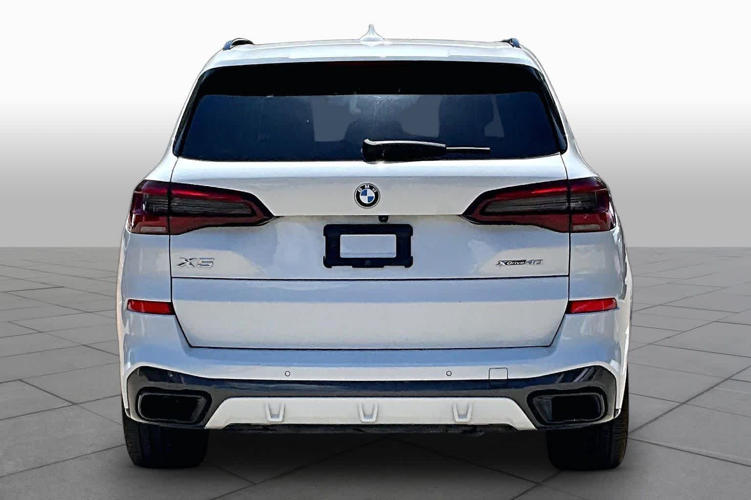 Used 2022 Mineral White Metallic BMW xDrive40i image 4