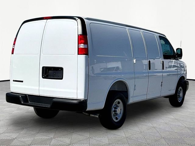 New 2026 Summit White Chevrolet WT image 6