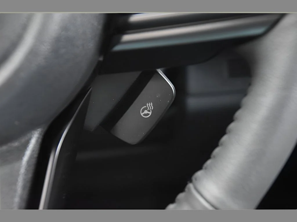 New 2026 CRYSTAL WHITE PEARL Subaru Premium image 31