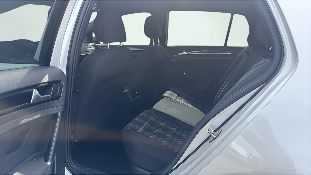 Used 2017  Volkswagen Sport image 17