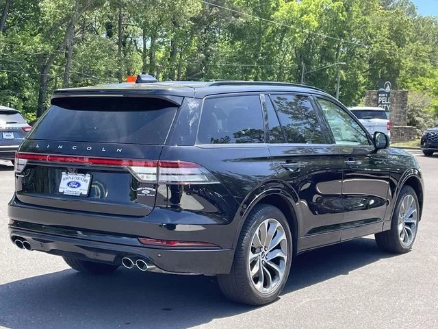 Used 2025 Infinite Black Metallic Lincoln Premiere image 24