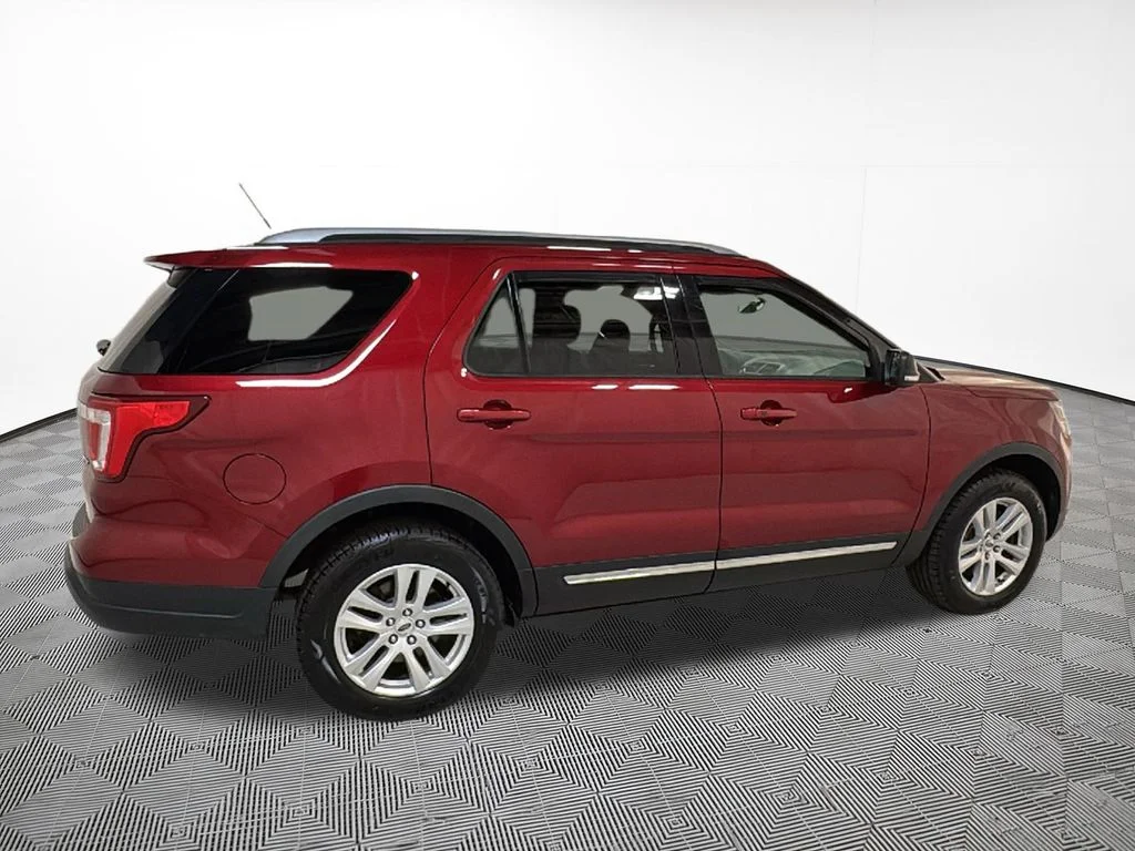 Used 2018 Red Ford XLT image 9