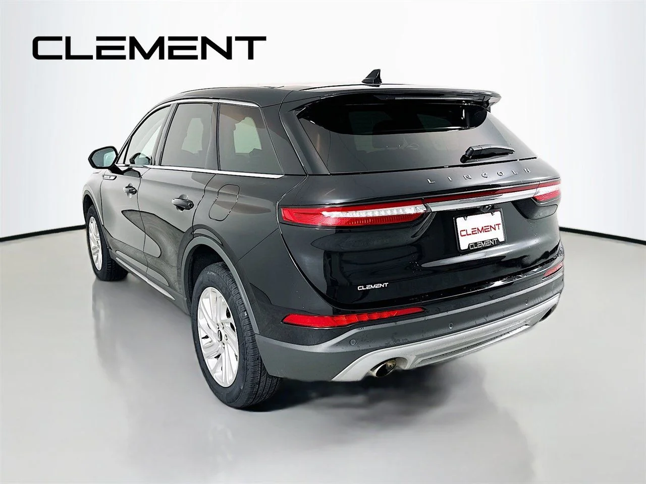 Used 2025 Black Metallic Lincoln Premiere image 10