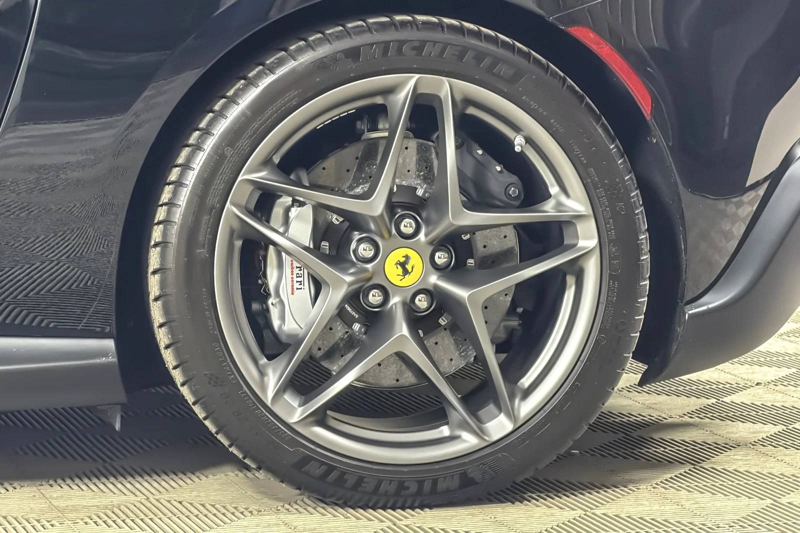 Used 2021 Nero Ferrari Coupe image 23