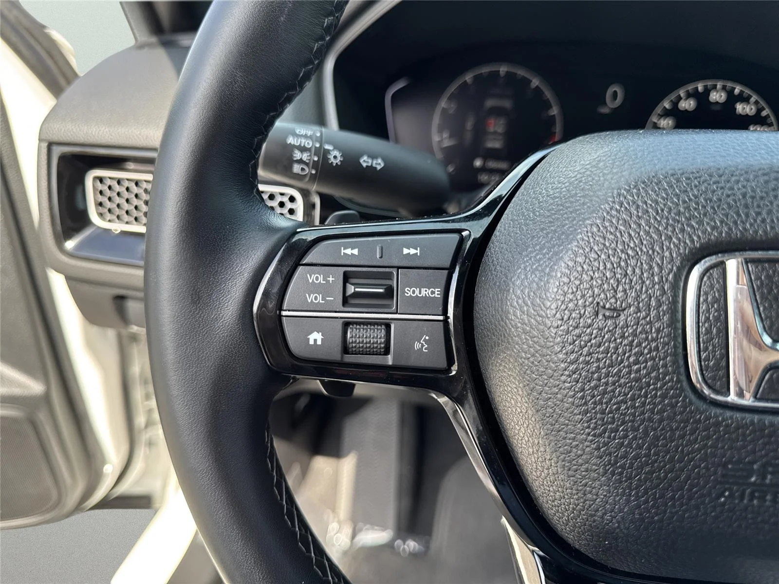 Used 2024 Platinum White Pearl Honda Sport image 21