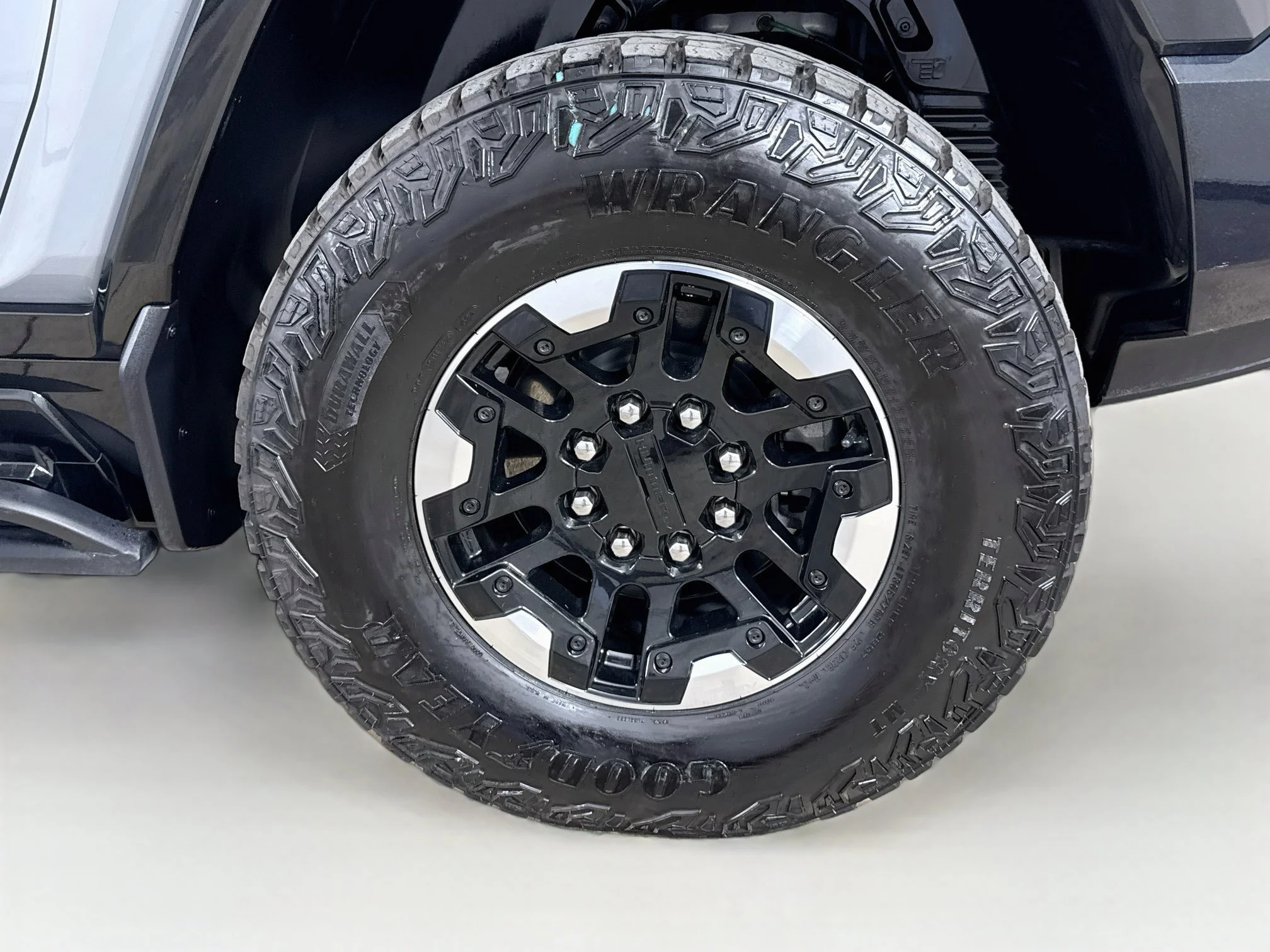 Used 2024 Meteorite Metallic (Grey) GMC 2X image 34