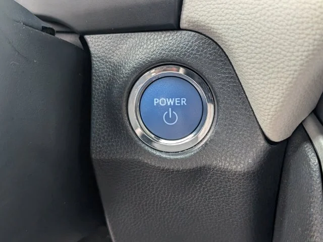 Used 2022 White Toyota XLE image 18