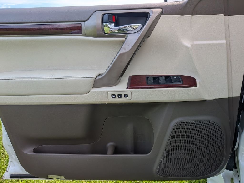 Used 2010 White Lexus 460 Premium image 32