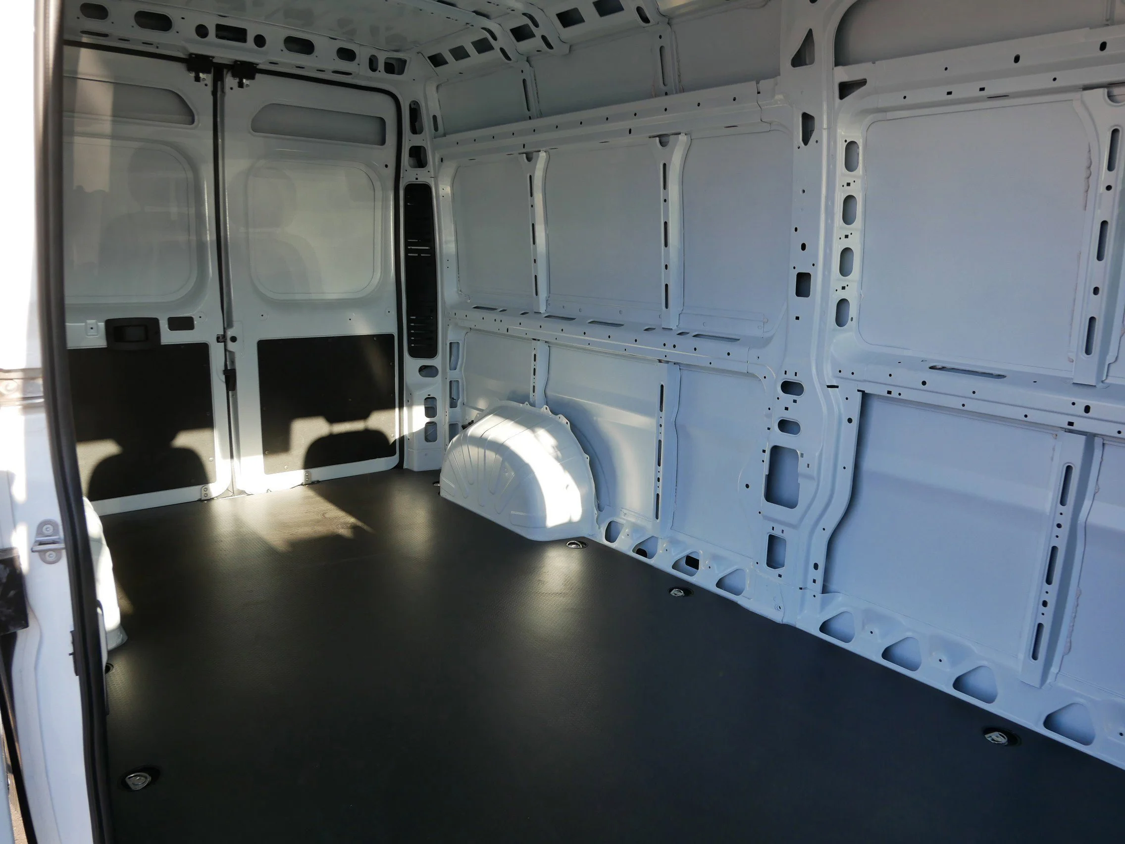New 2026 Bright White Clear-Coat Exterior Paint RAM Tradesman image 10