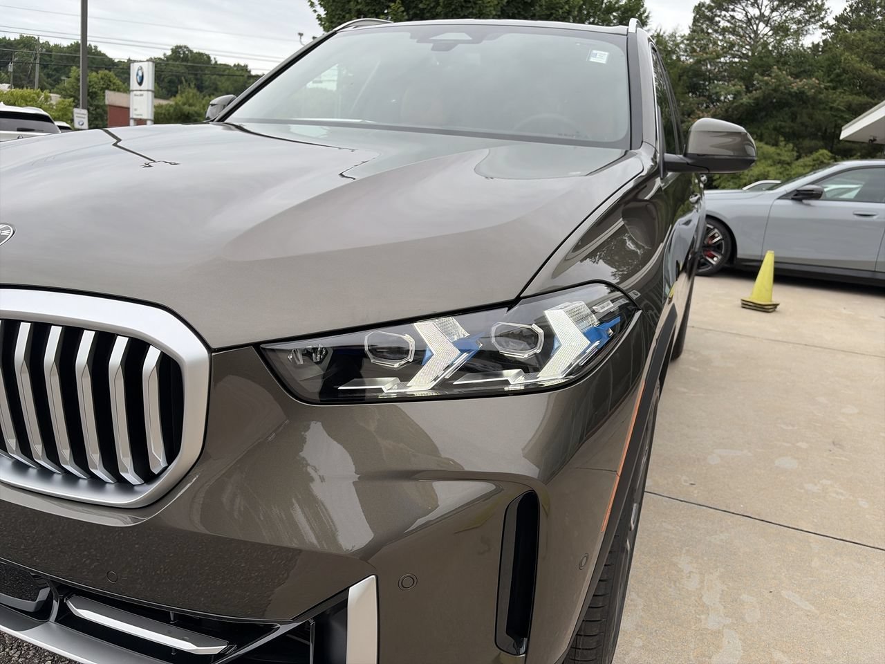 New 2026 Manhattan Green Metallic BMW xDrive40i image 11