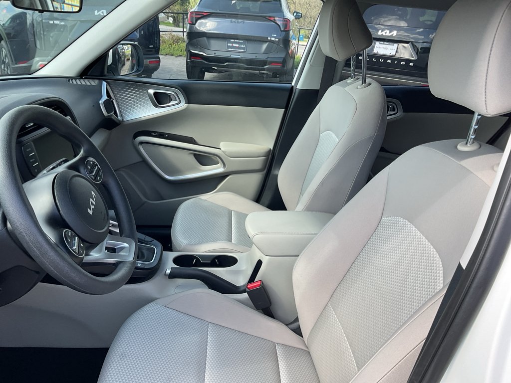 Used 2025 Whi Kia LX image 19