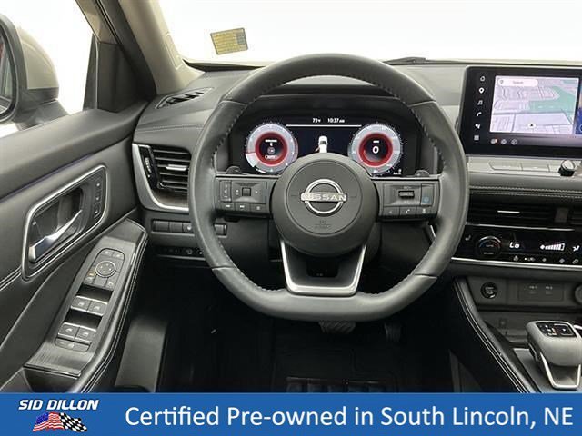 Used 2024 Champagne Silver Metallic Nissan Platinum image 20
