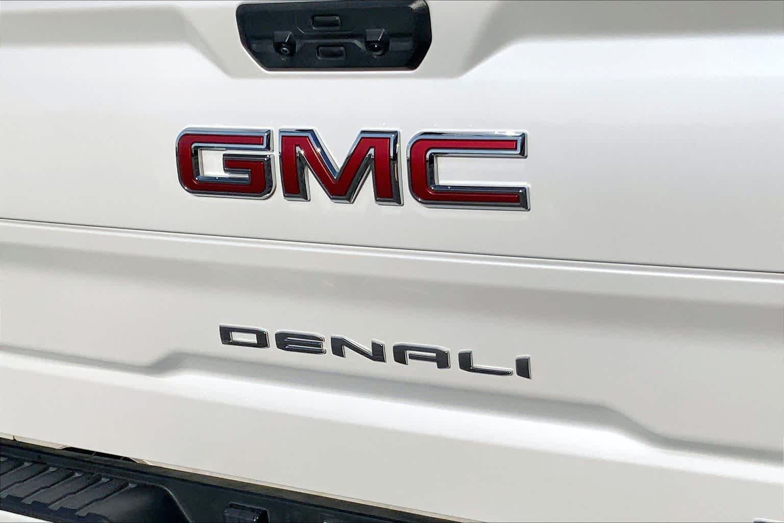 Used 2024 White Frost Tricoat GMC Denali image 28