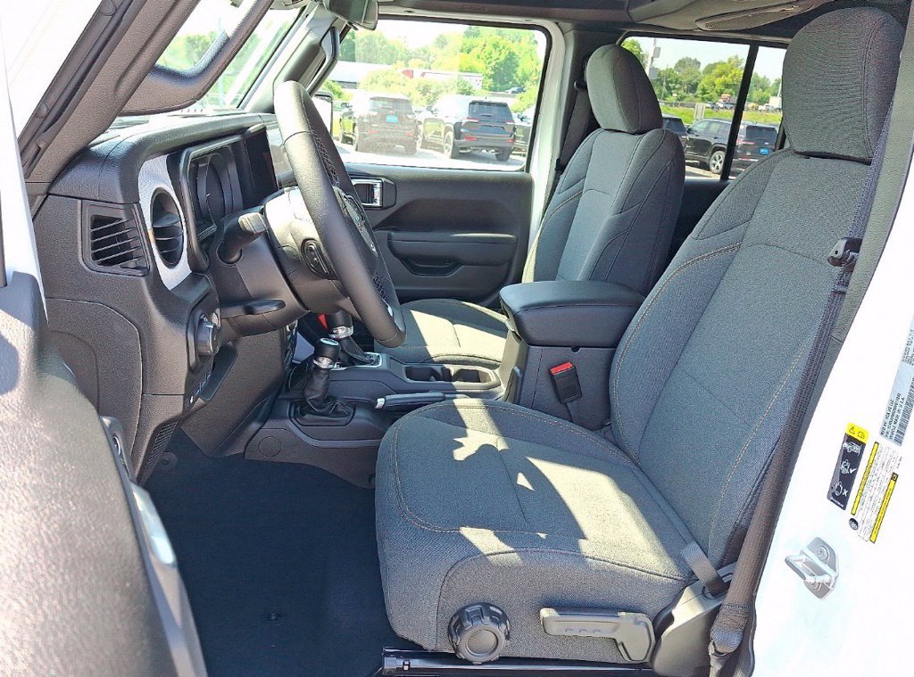 Used 2025  Jeep Sport S 4xe image 8