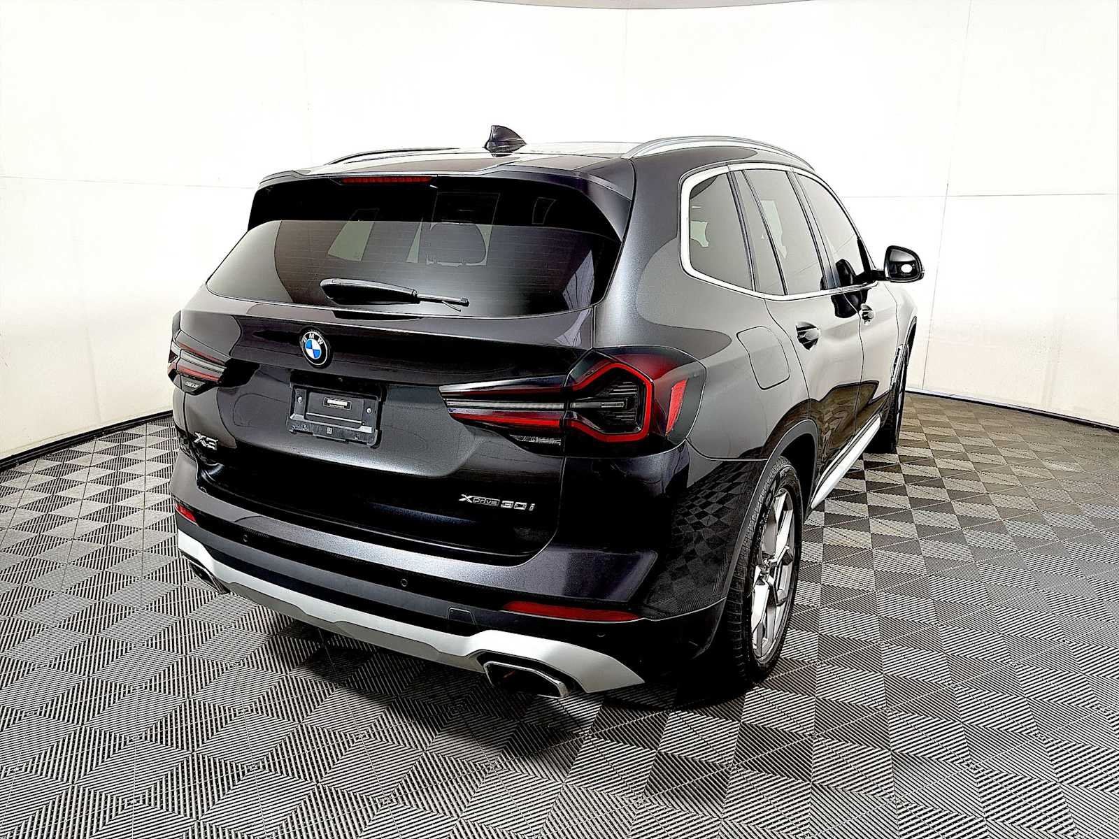 Used 2023 Dark Graphite Metallic BMW xDrive30i image 6