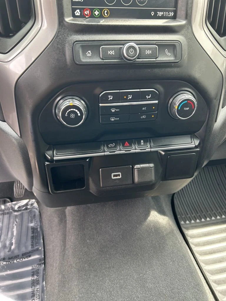 Used 2019 White Chevrolet Custom image 15