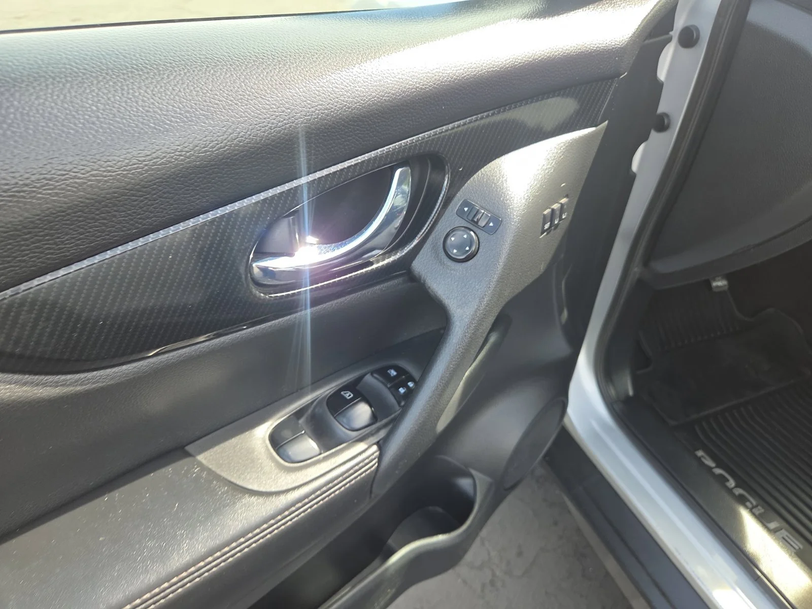 Certified Used 2018 Brilliant Silver Nissan SL image 16
