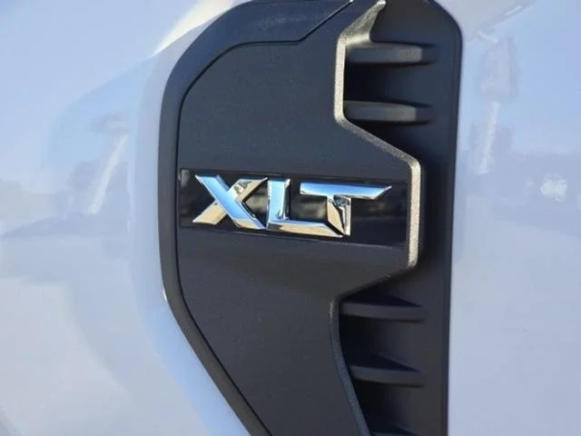 New 2025 Oxford White Ford XLT image 26