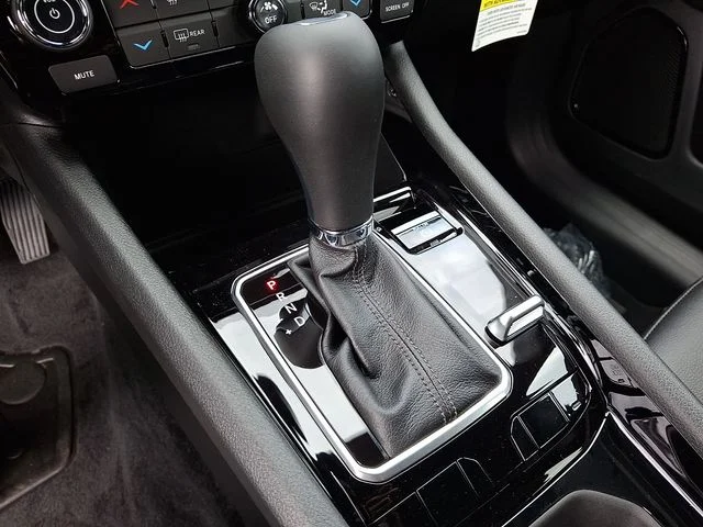 New 2026 White Jeep Latitude image 14