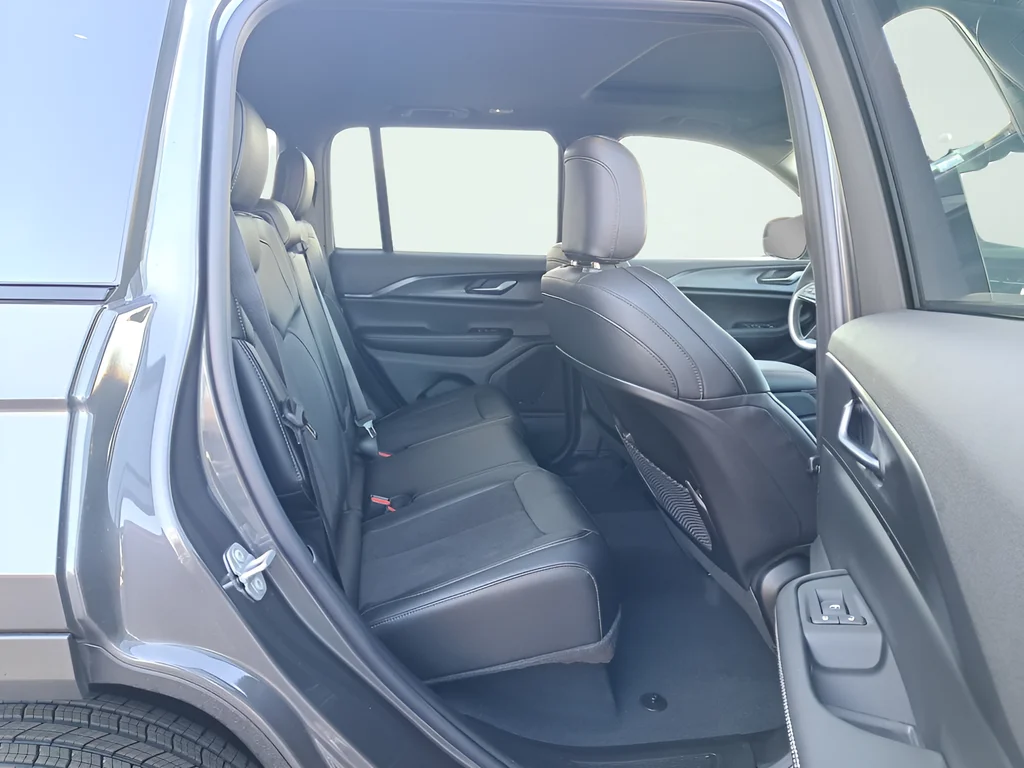 New 2025 Baltic Gray Metallic Clear-Coat Exterior Paint Jeep Altitude X image 14