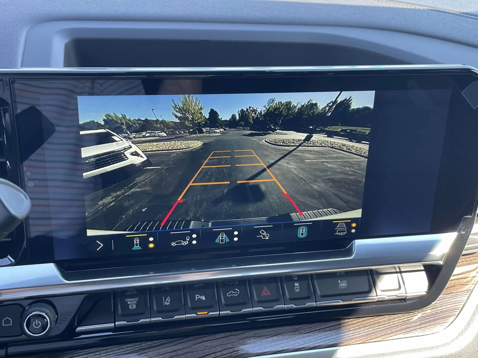 New 2026 Summit White Chevrolet LT DRW image 21