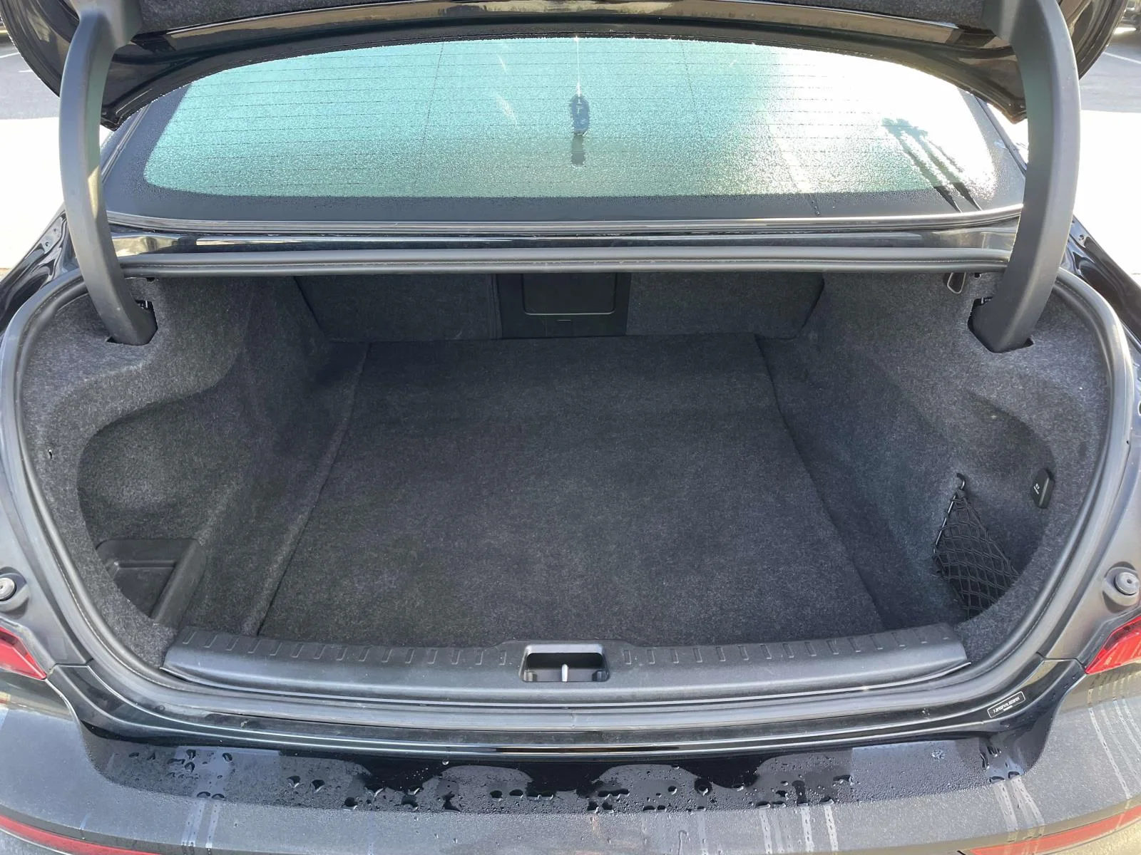 Used 2020 Black Stone Volvo Momentum image 29