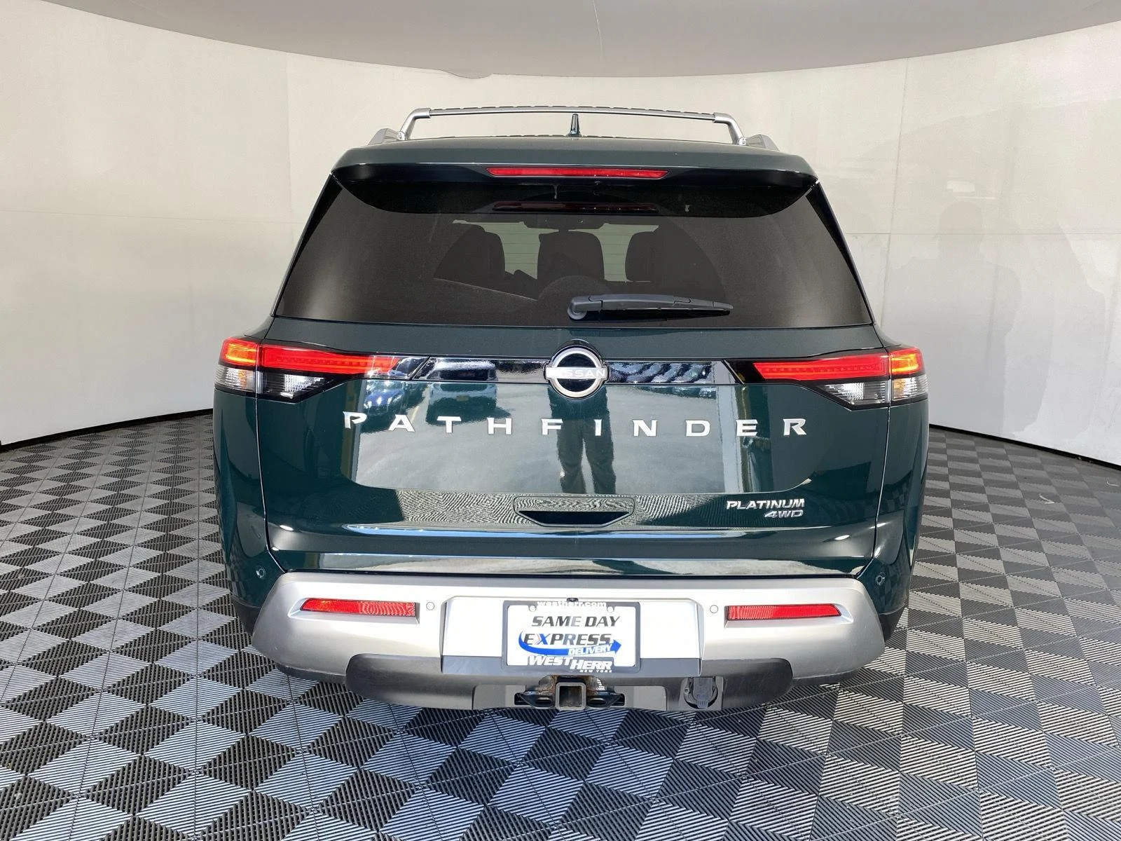 Used 2023 Obsidian Green Pearl Nissan Platinum image 6
