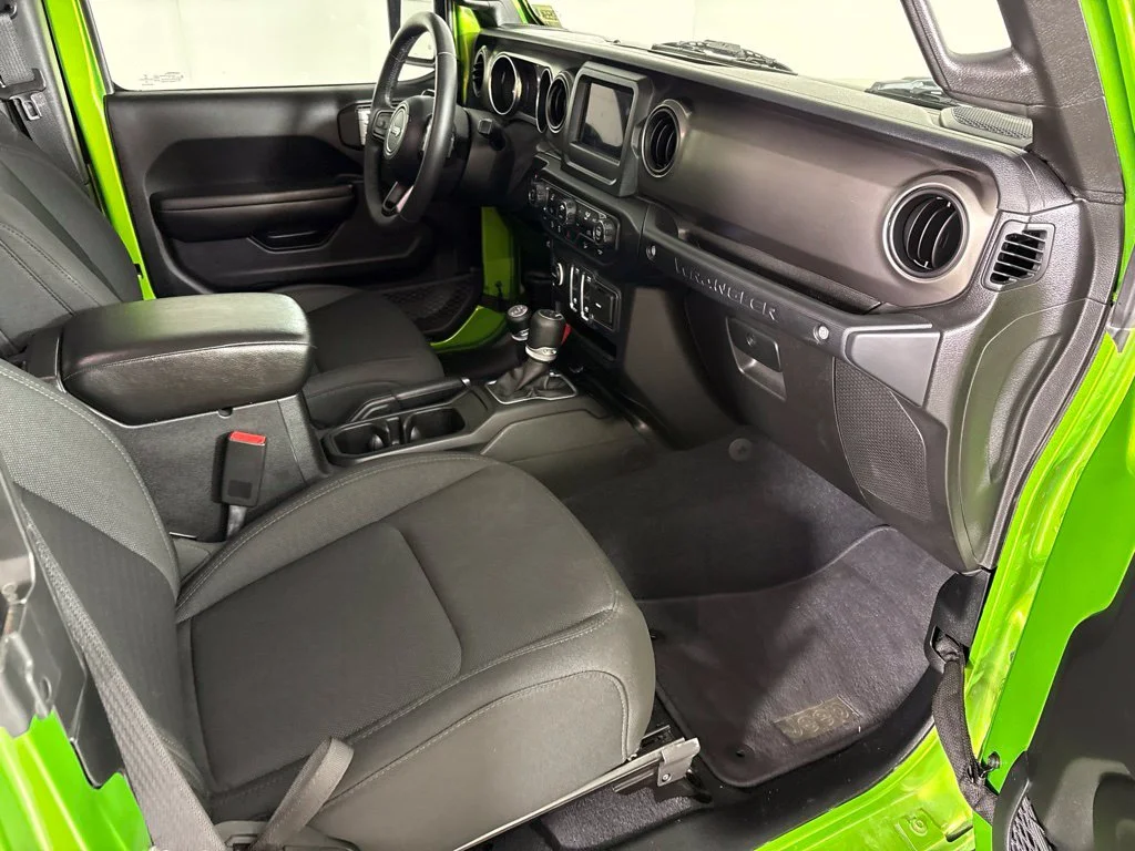 Used 2019 Green Jeep Sport S image 18