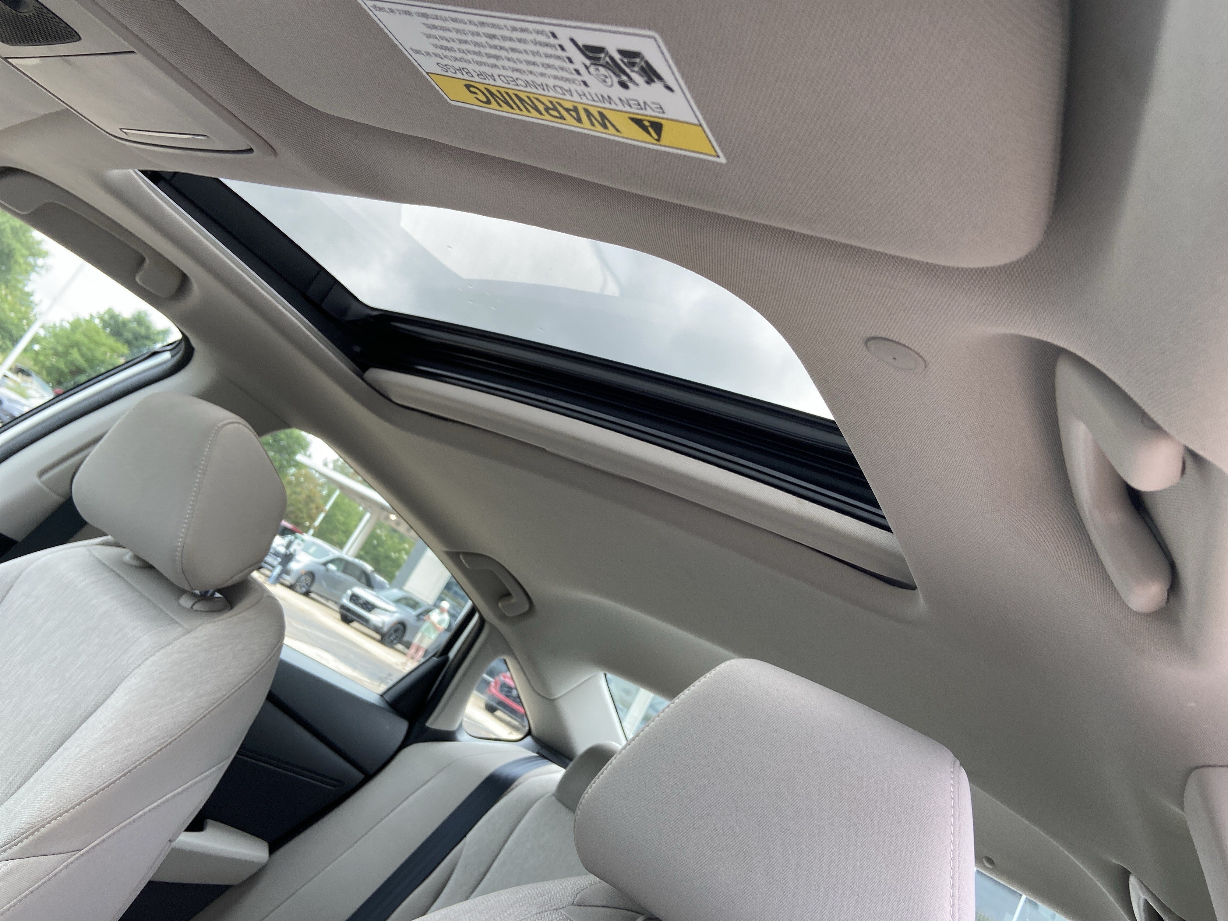 Used 2023 Platinum White Pearl Honda EX image 29