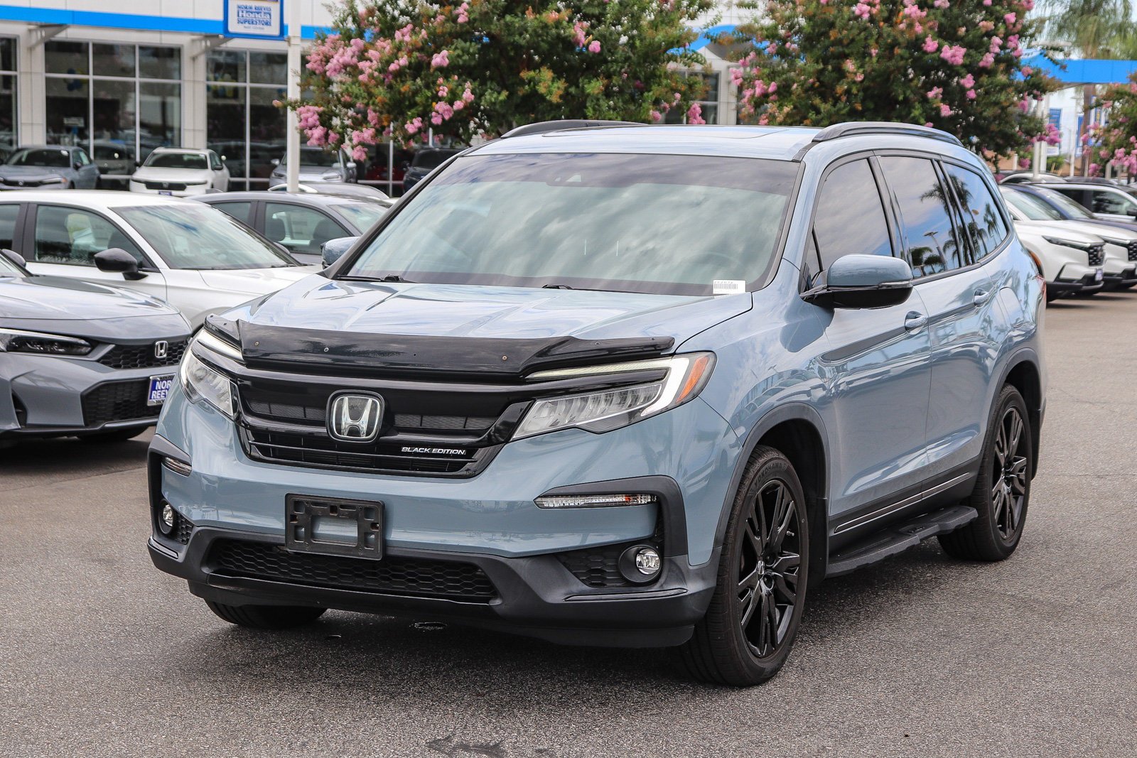 Certified Used 2022 Gray Pearl Honda Black Edition image 3