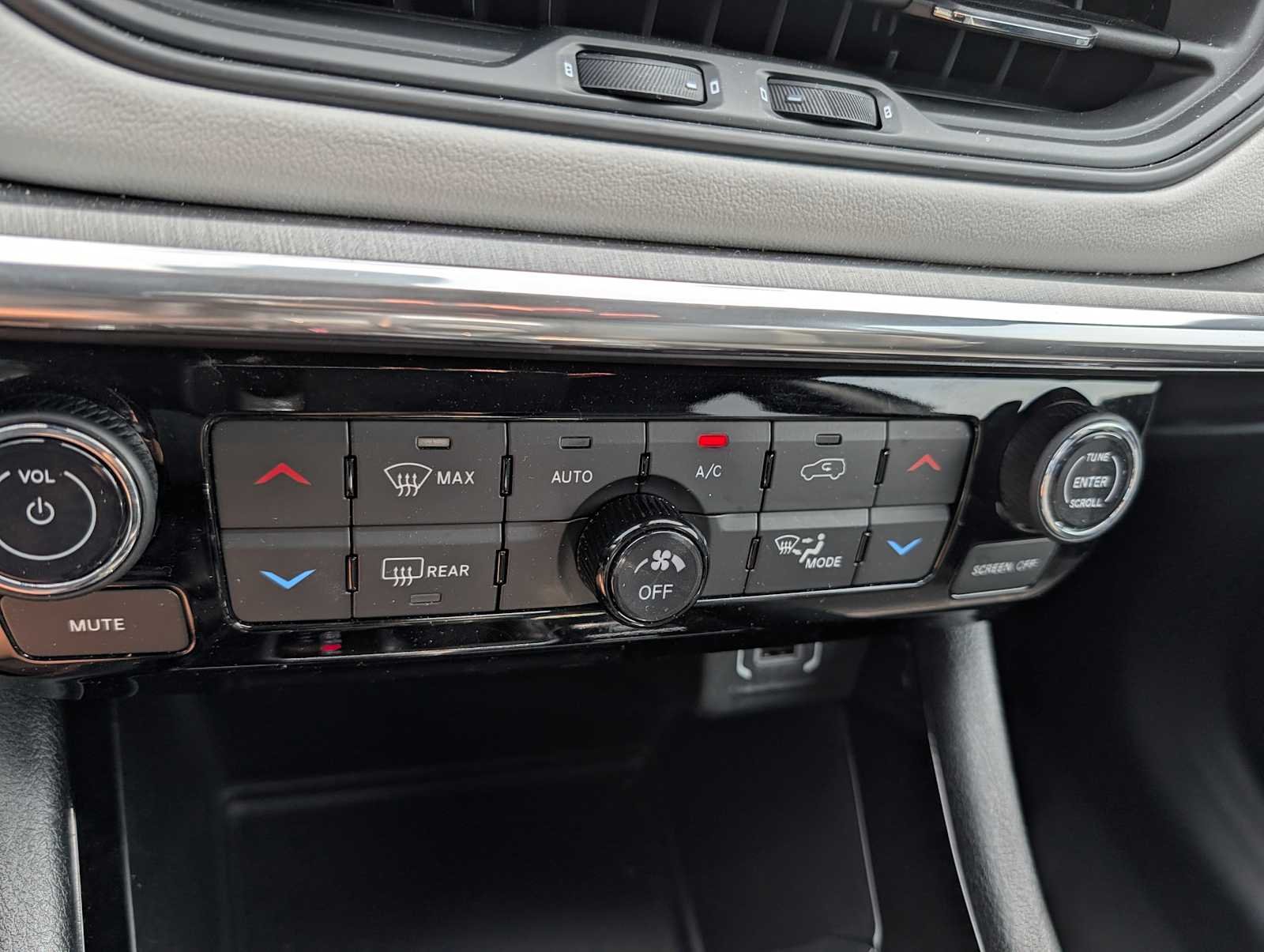 Used 2023 Granite Crystal Metallic Clearcoat Jeep Limited image 29