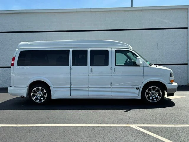 Used 2020 Summit White GMC Explorer Limited SE image 6