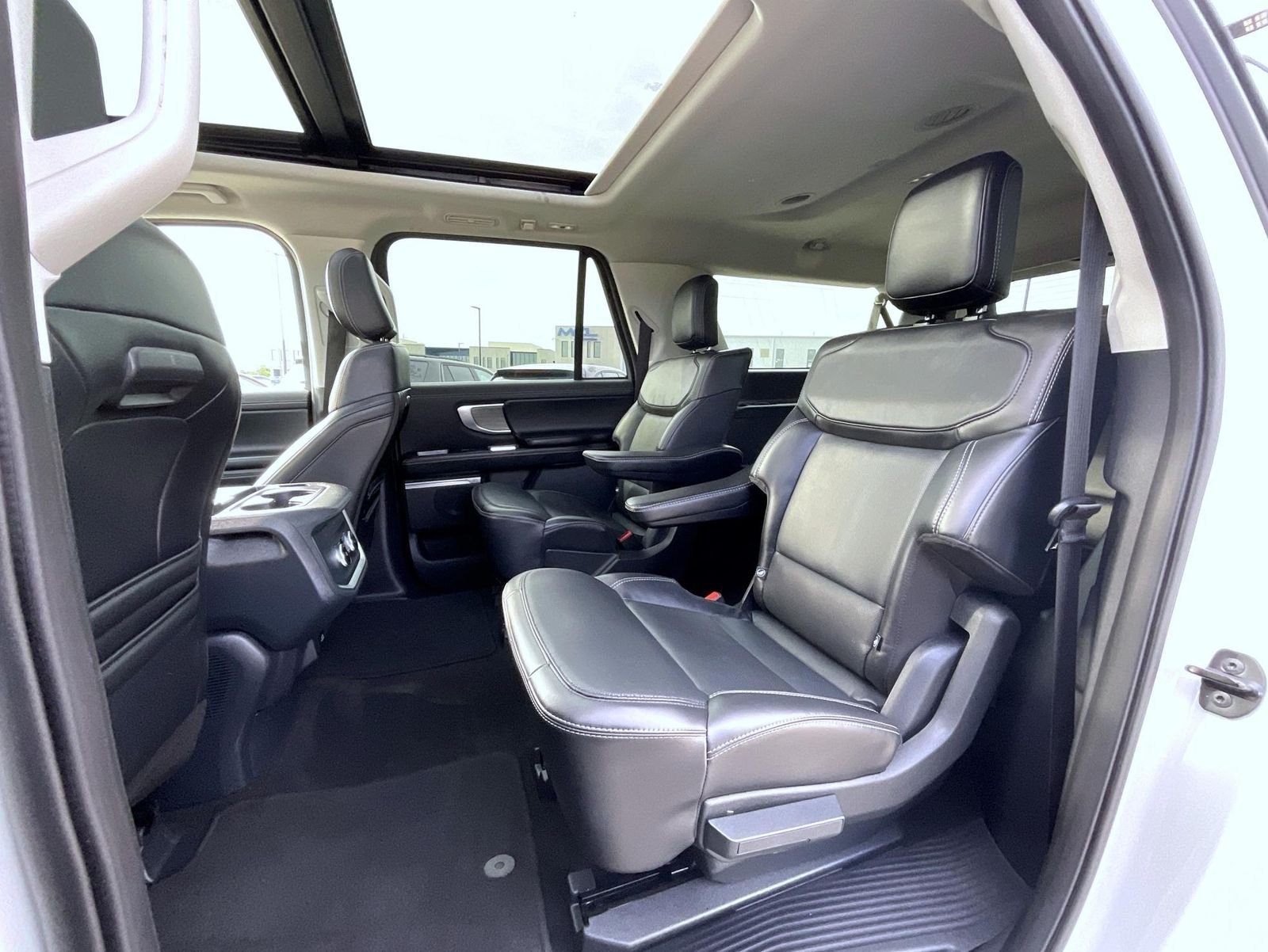 Used 2025 White Ford Platinum image 19