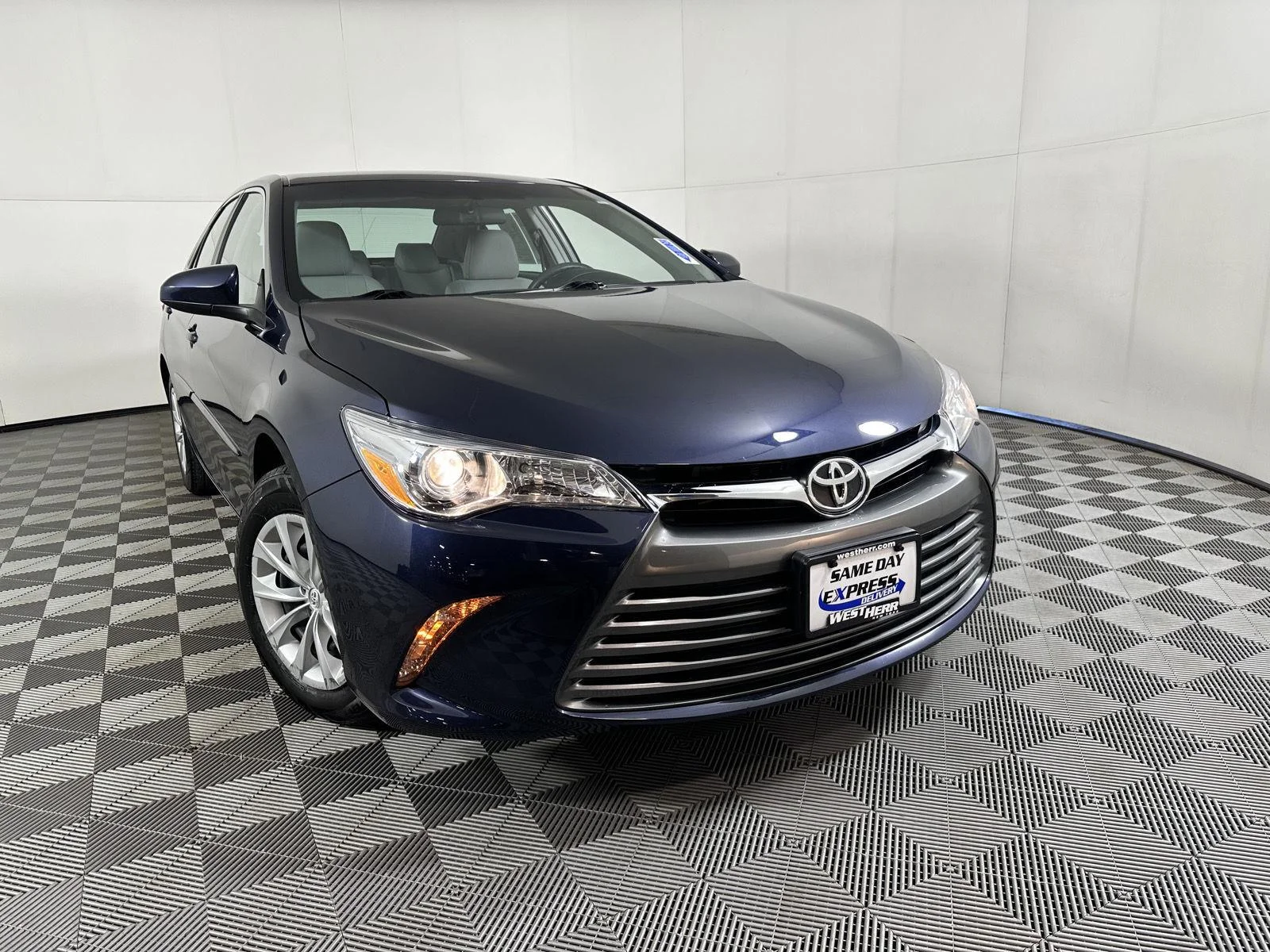 Used 2017 Parisian Night Pearl Toyota SE image 18