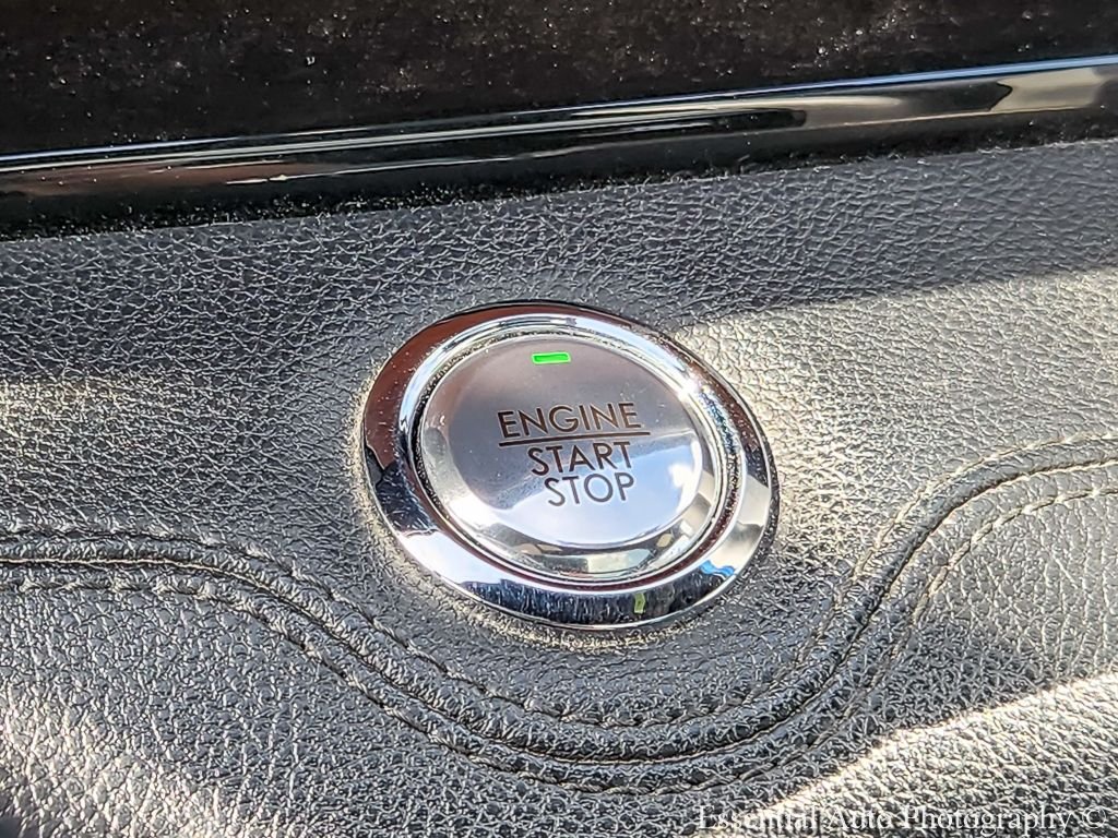 Used 2018 Velvet Lincoln Select image 20