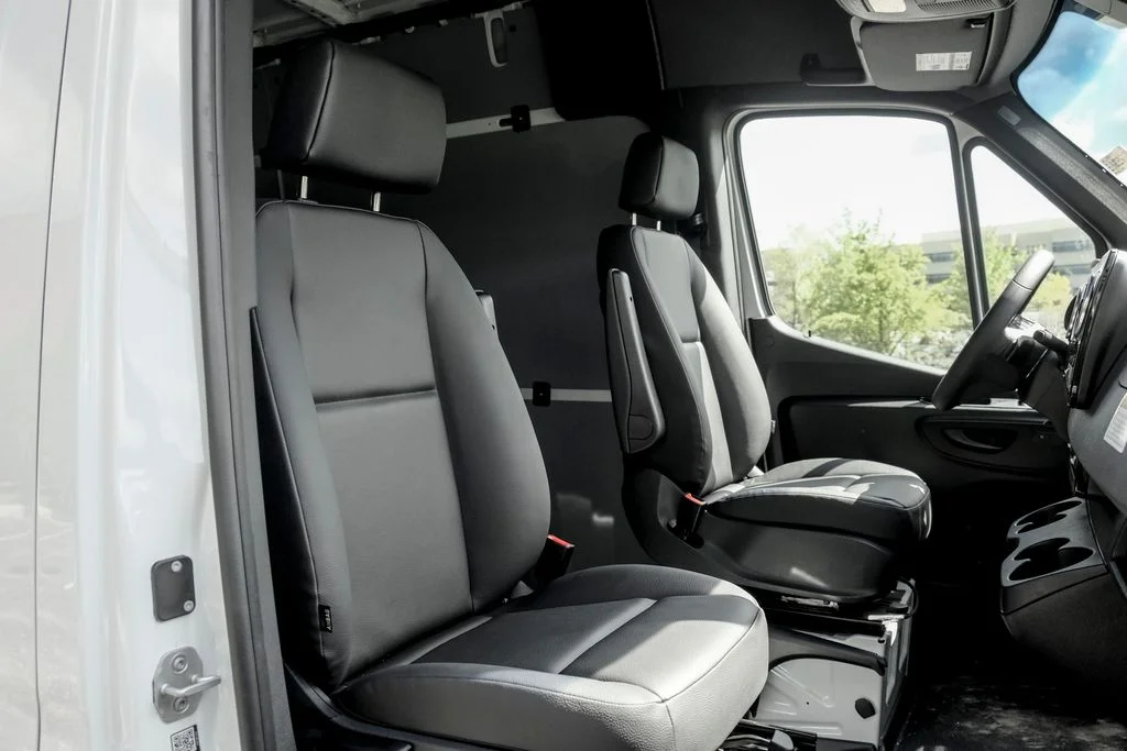 Used 2026 Arctic White Mercedes-Benz Cargo 170 WB image 22