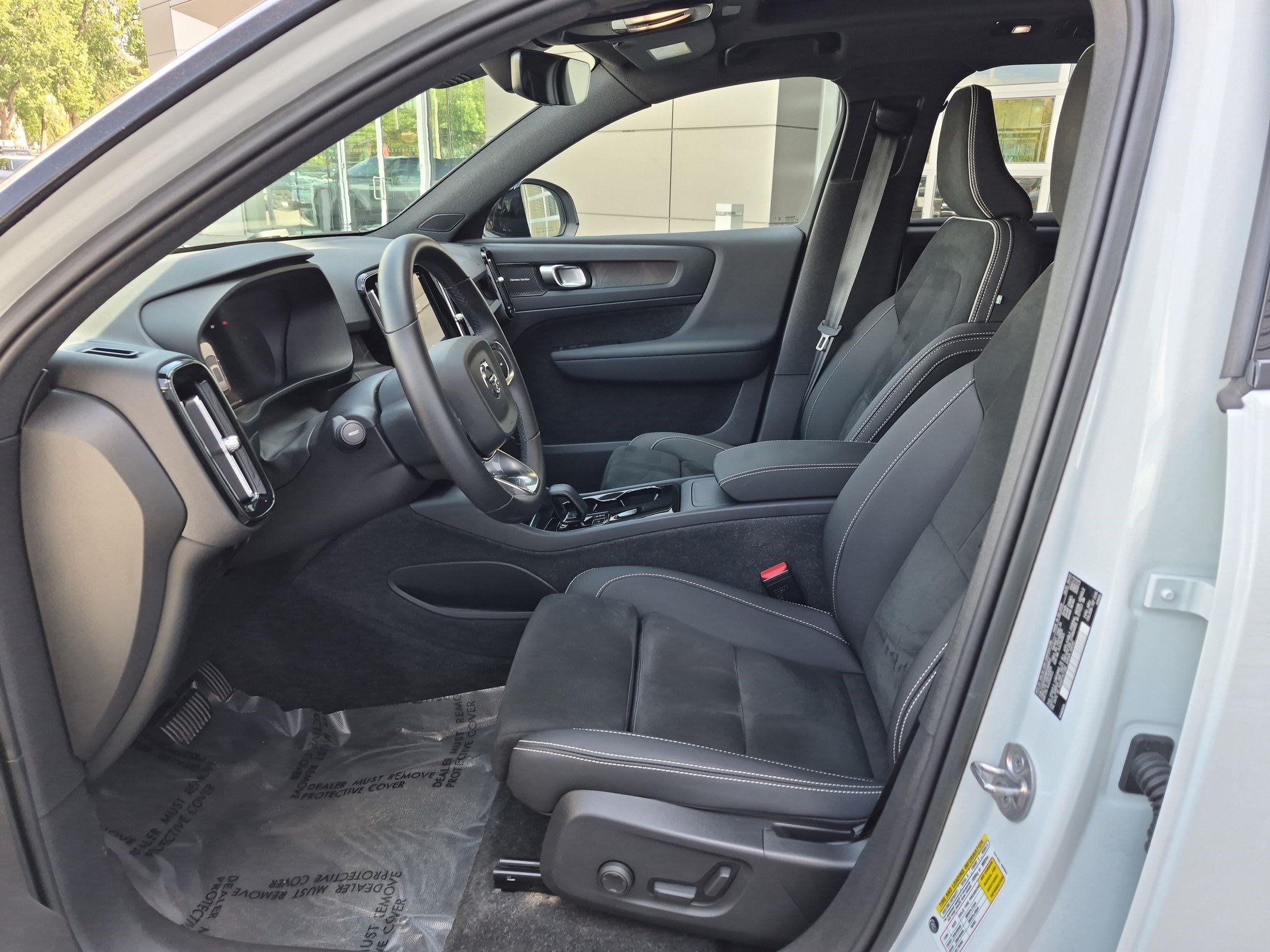 Certified Used 2023 Crystal White Volvo Ultimate image 15