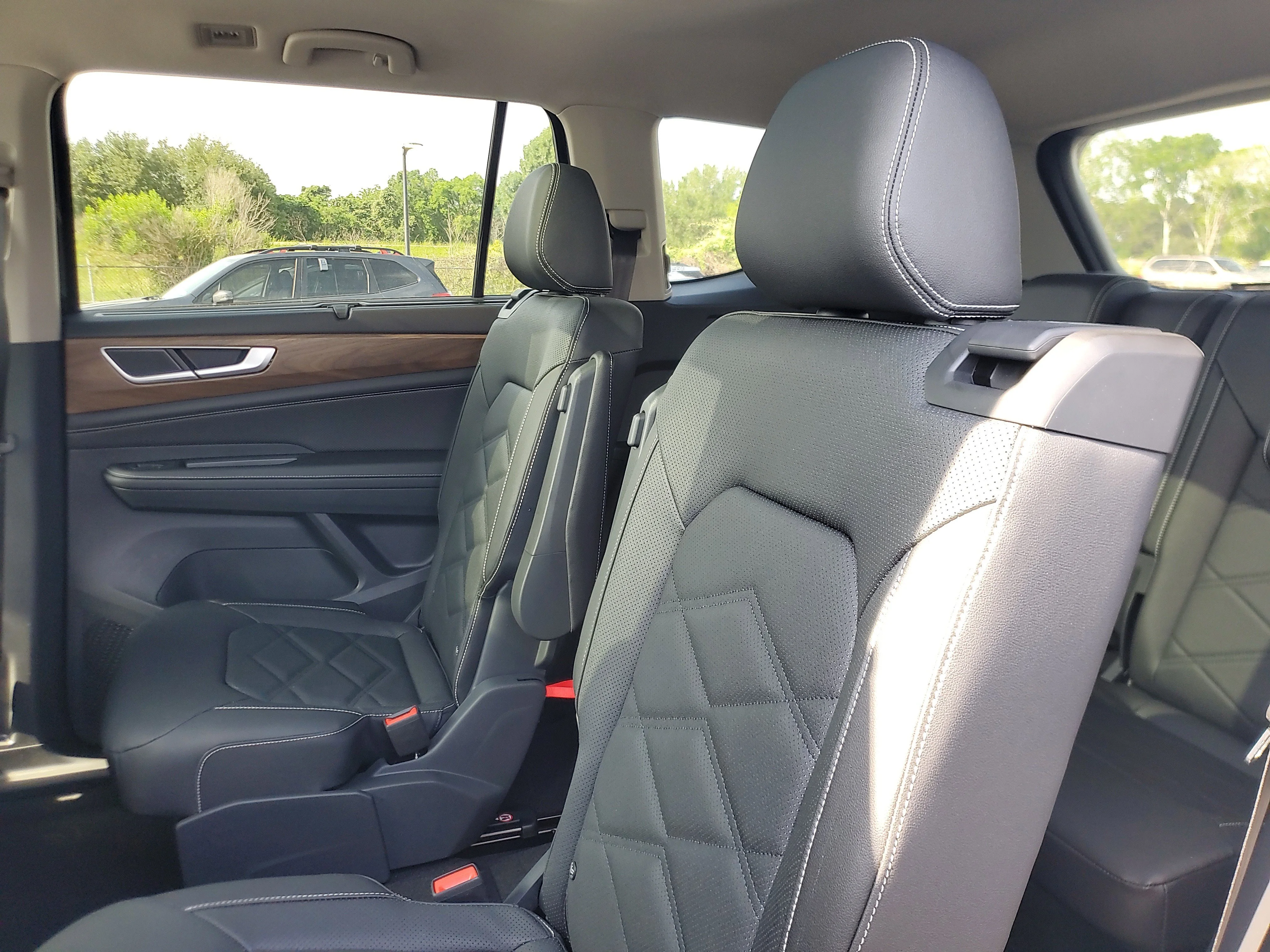 New 2026 Black Volkswagen 2.0T SE w/Technology image 10