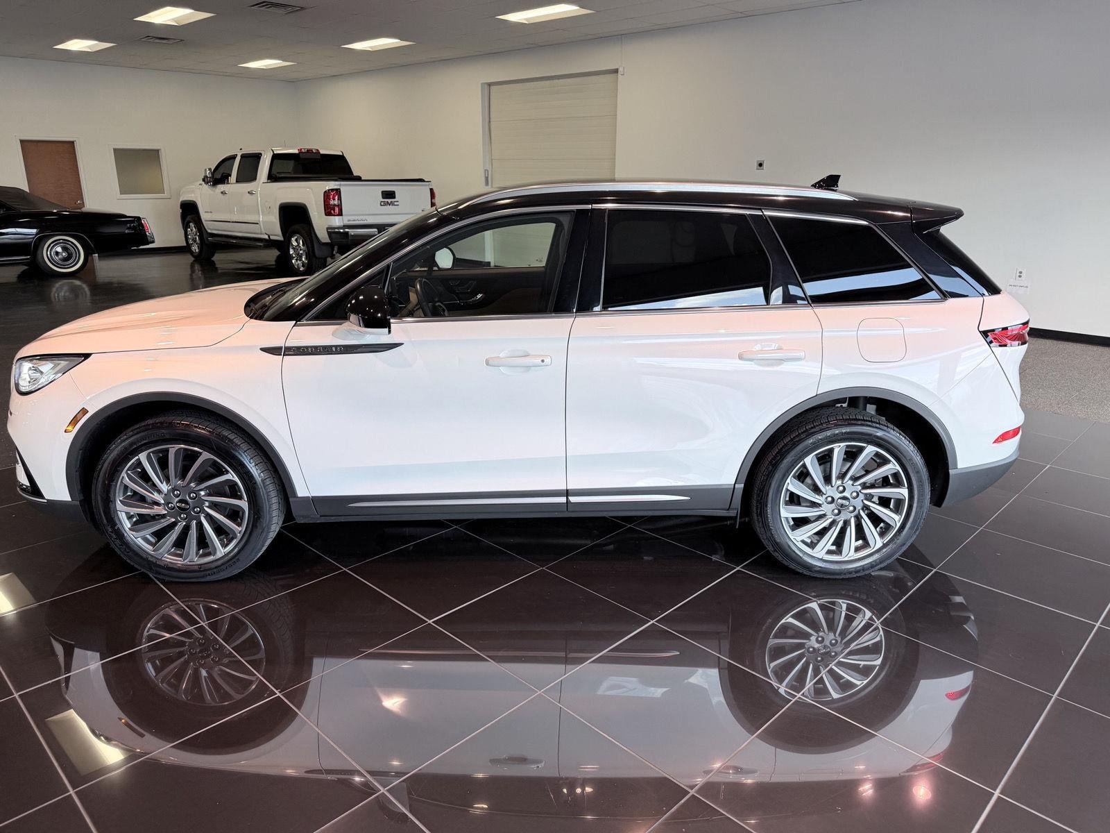 Used 2023 Pristine White Me Lincoln Reserve image 14