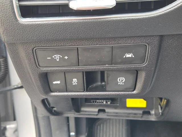 Used 2023 Silver Hyundai SEL image 25
