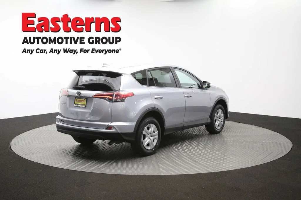 Used 2018 Silver Toyota LE image 39