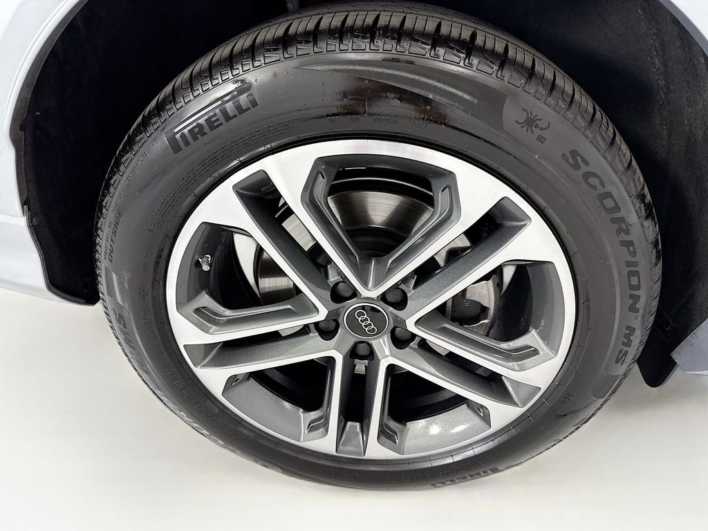 Used 2025 Florett Silver Metallic Audi 2.0T Prestige image 32