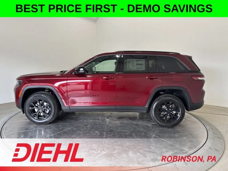 New 2026 Velvet Red Pearl-Coat Exterior Paint Jeep Altitude image 4