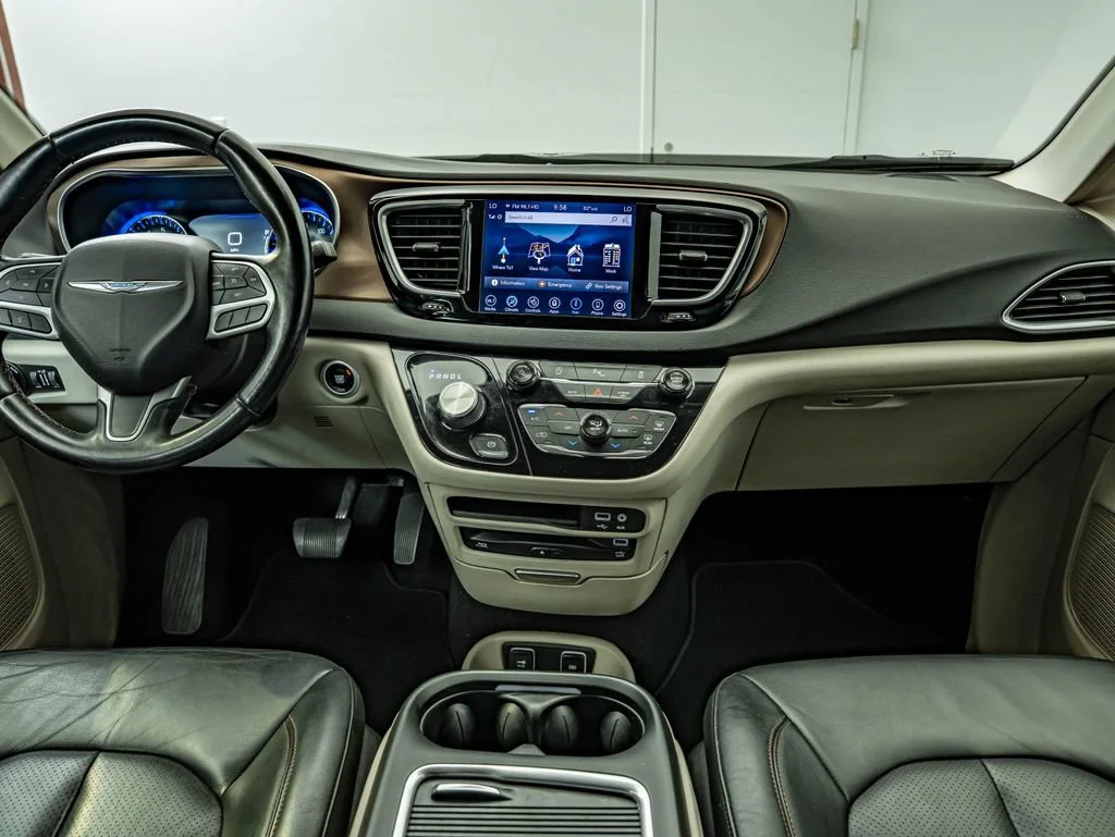 Used 2018 Billet Silver Metallic Clearcoat Chrysler Touring L Plus image 30