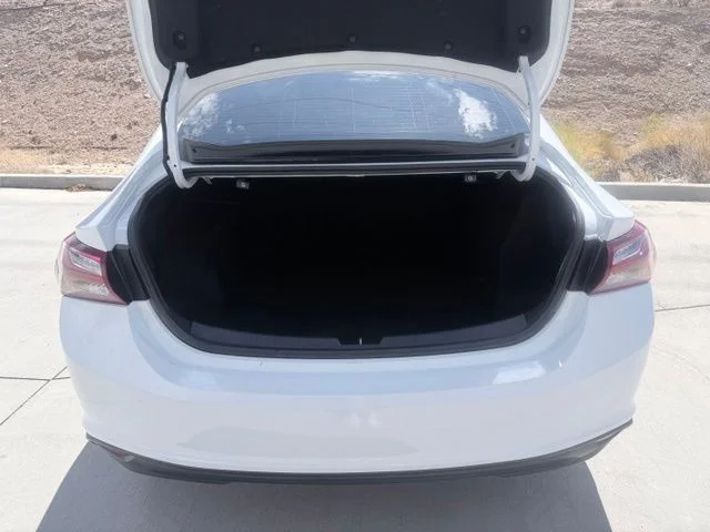 Used 2022 White Chevrolet LT image 29